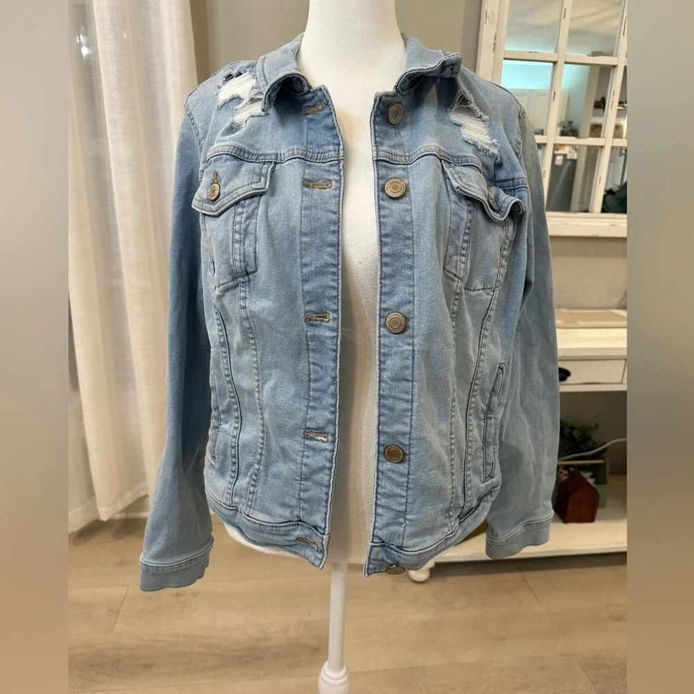🌟 BNWOT Women's Sonoma Goods For Life® Crop Jean Jacket! - Picture 3 of 6